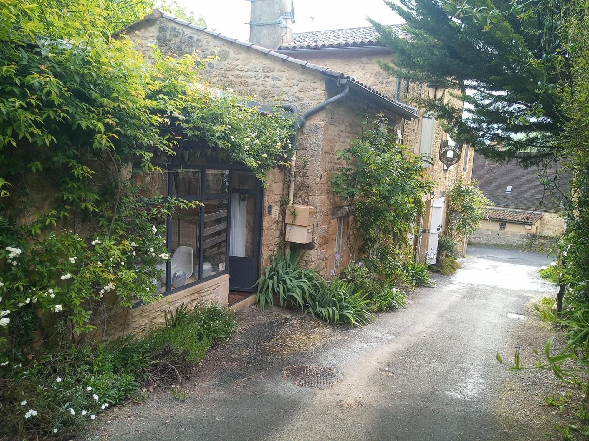 Chambre Du Sabotier - Studio Troglodytique - A 100 M Baignade En Riviere - Location De Canoe - Circuits Cyclo - Aire De Pique-Nique - 3 Restaurants Castelnaud La Chapelle Ngoại thất bức ảnh