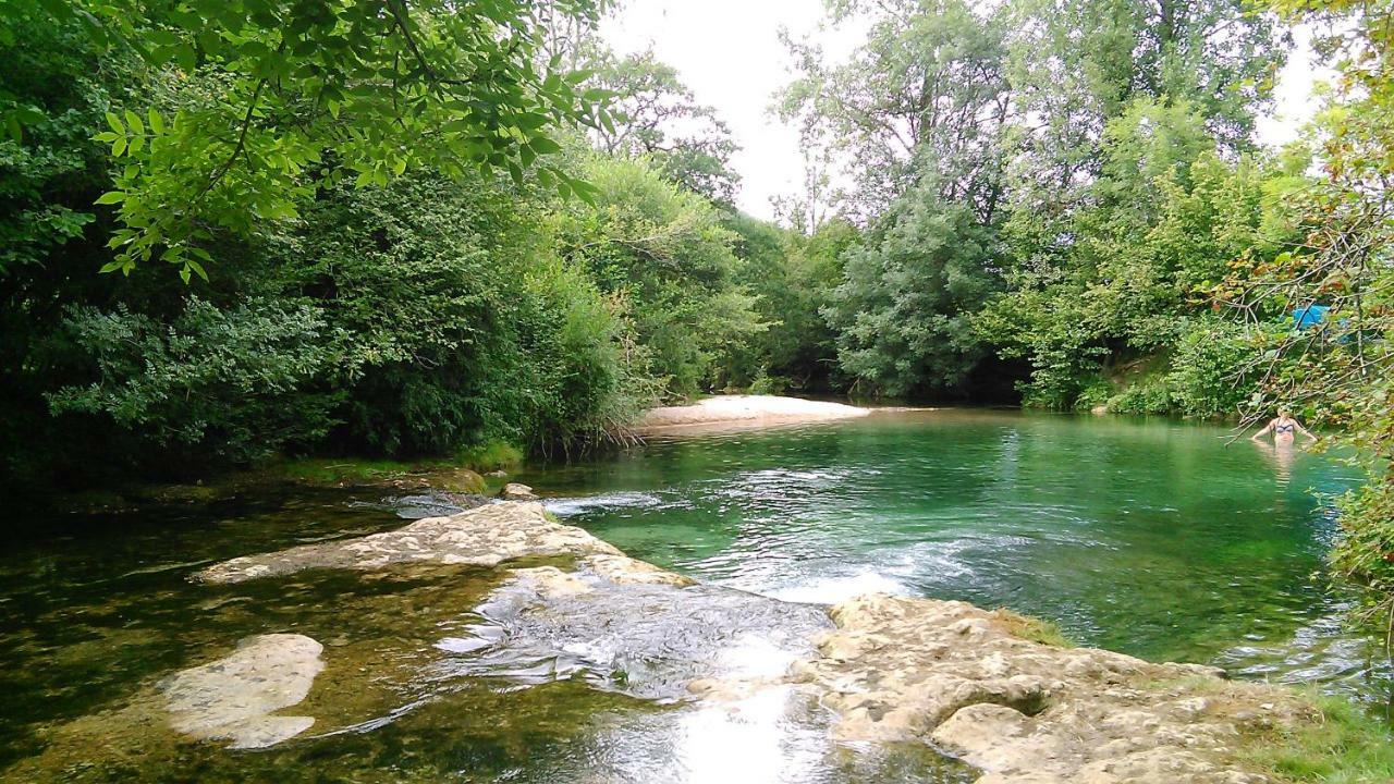 Chambre Du Sabotier - Studio Troglodytique - A 100 M Baignade En Riviere - Location De Canoe - Circuits Cyclo - Aire De Pique-Nique - 3 Restaurants Castelnaud La Chapelle Ngoại thất bức ảnh