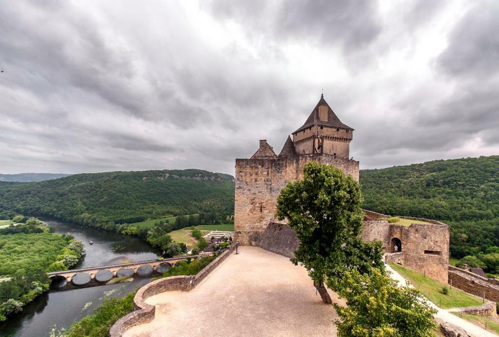 Chambre Du Sabotier - Studio Troglodytique - A 100 M Baignade En Riviere - Location De Canoe - Circuits Cyclo - Aire De Pique-Nique - 3 Restaurants Castelnaud La Chapelle Ngoại thất bức ảnh