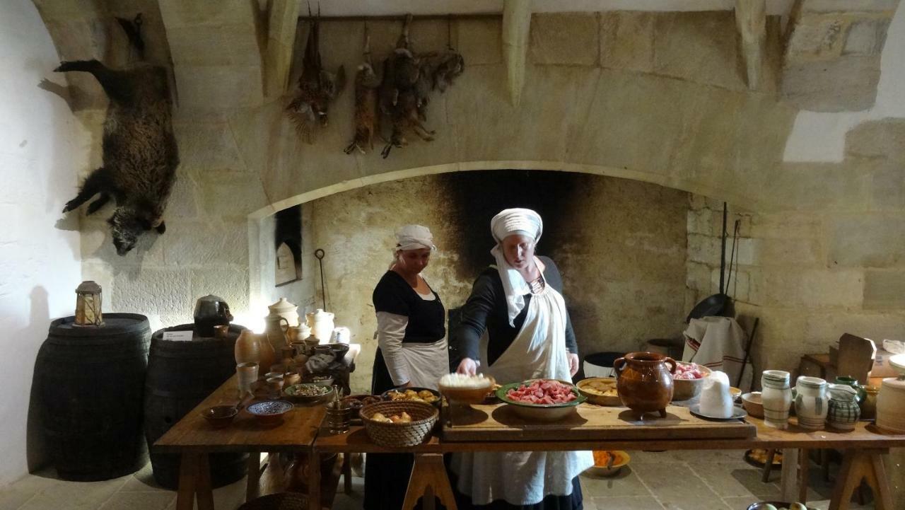 Chambre Du Sabotier - Studio Troglodytique - A 100 M Baignade En Riviere - Location De Canoe - Circuits Cyclo - Aire De Pique-Nique - 3 Restaurants Castelnaud La Chapelle Ngoại thất bức ảnh